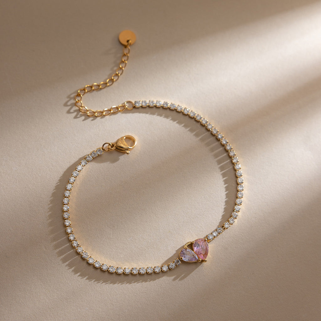 Damen Armband mit funkelnden Zirkonia und herzförmigem Anhänger Shop Nory