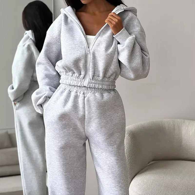 Damen Taillierter Zip-Overall im Loungewear-Stil mit Kapuze, Balloonärmeln und hoher Bundkante Shop Nory