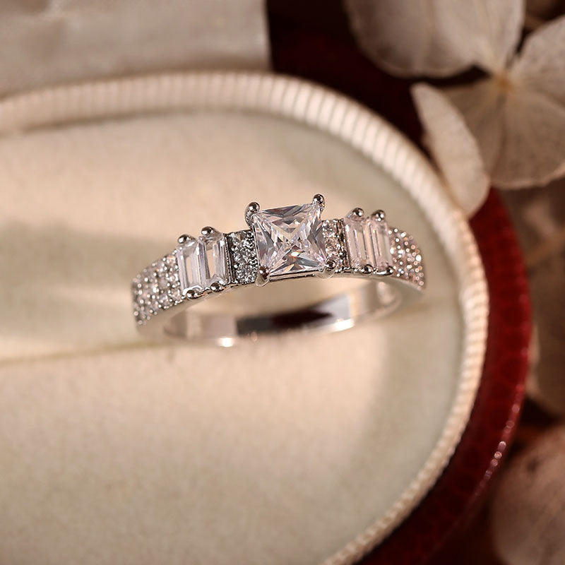 Damen Glänzender Ring mit hochwertigem Kristallbesatz Shop Nory