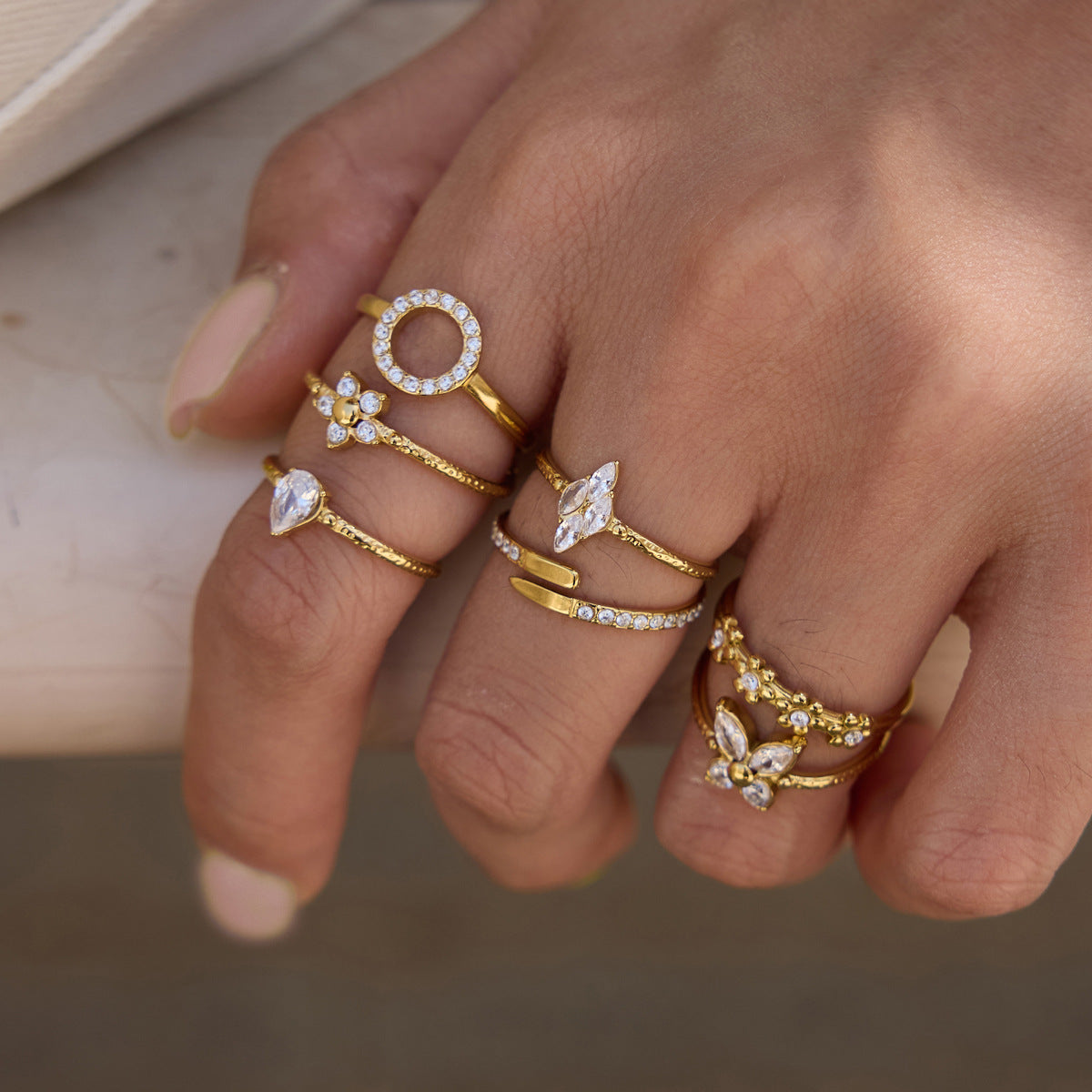 Damen Offenes Ring mit floralen Zirkonia-Details Shop Nory