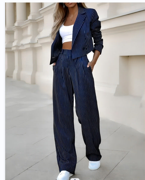 Damen modischer Blazer mit weit geschnittenen Hosen