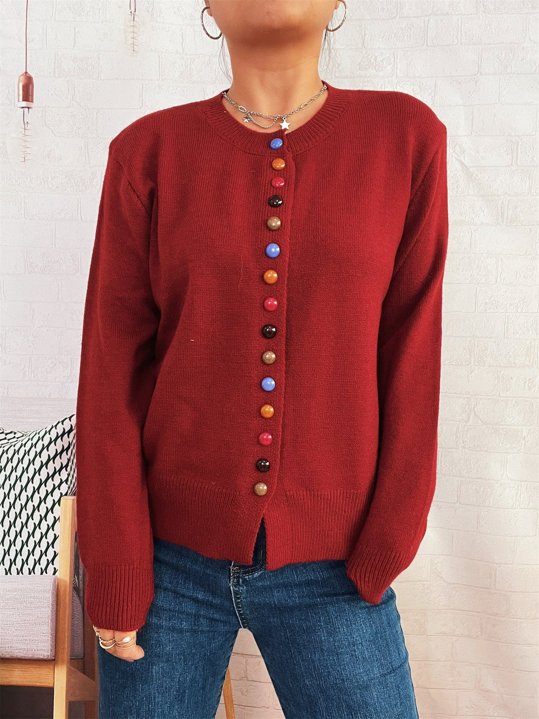 Damen stilvolle Strickjacke mit bunten Knöpfen