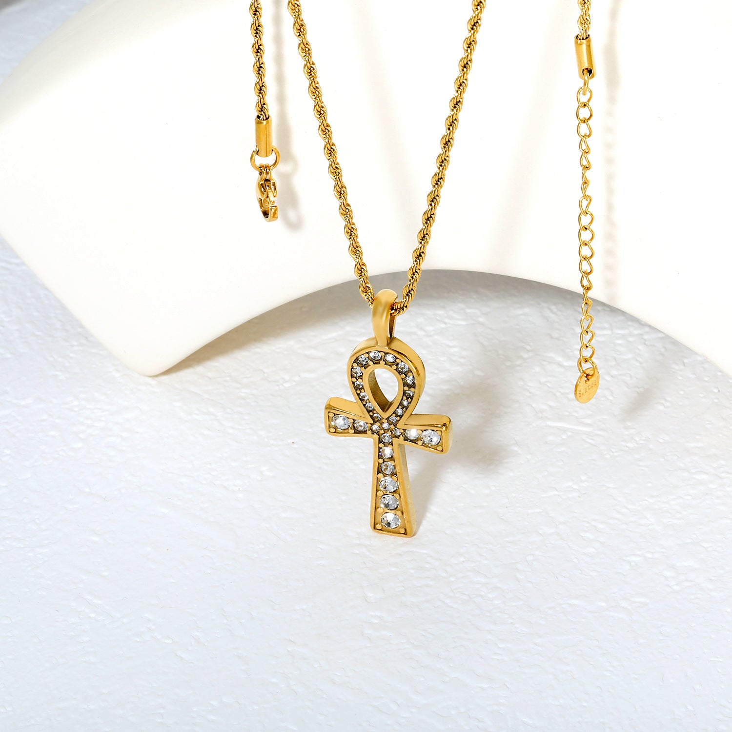 Damen Halskette mit kunstvollem Ankh-Anhänger und funkelnden Zirkonia Shop Nory