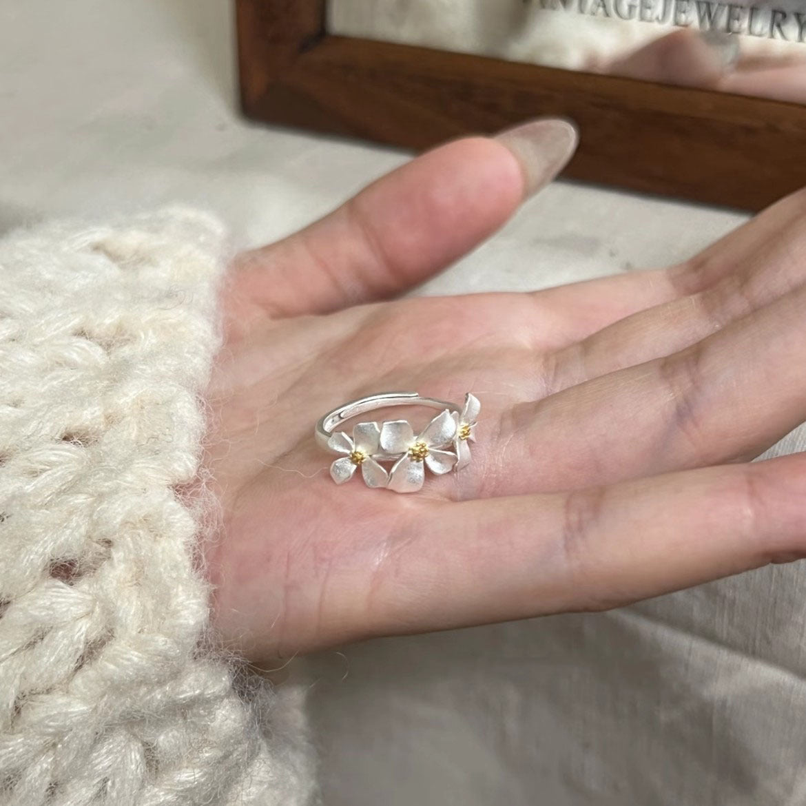 Damen Zierlicher Blumenring mit hochwertigen Details Shop Nory