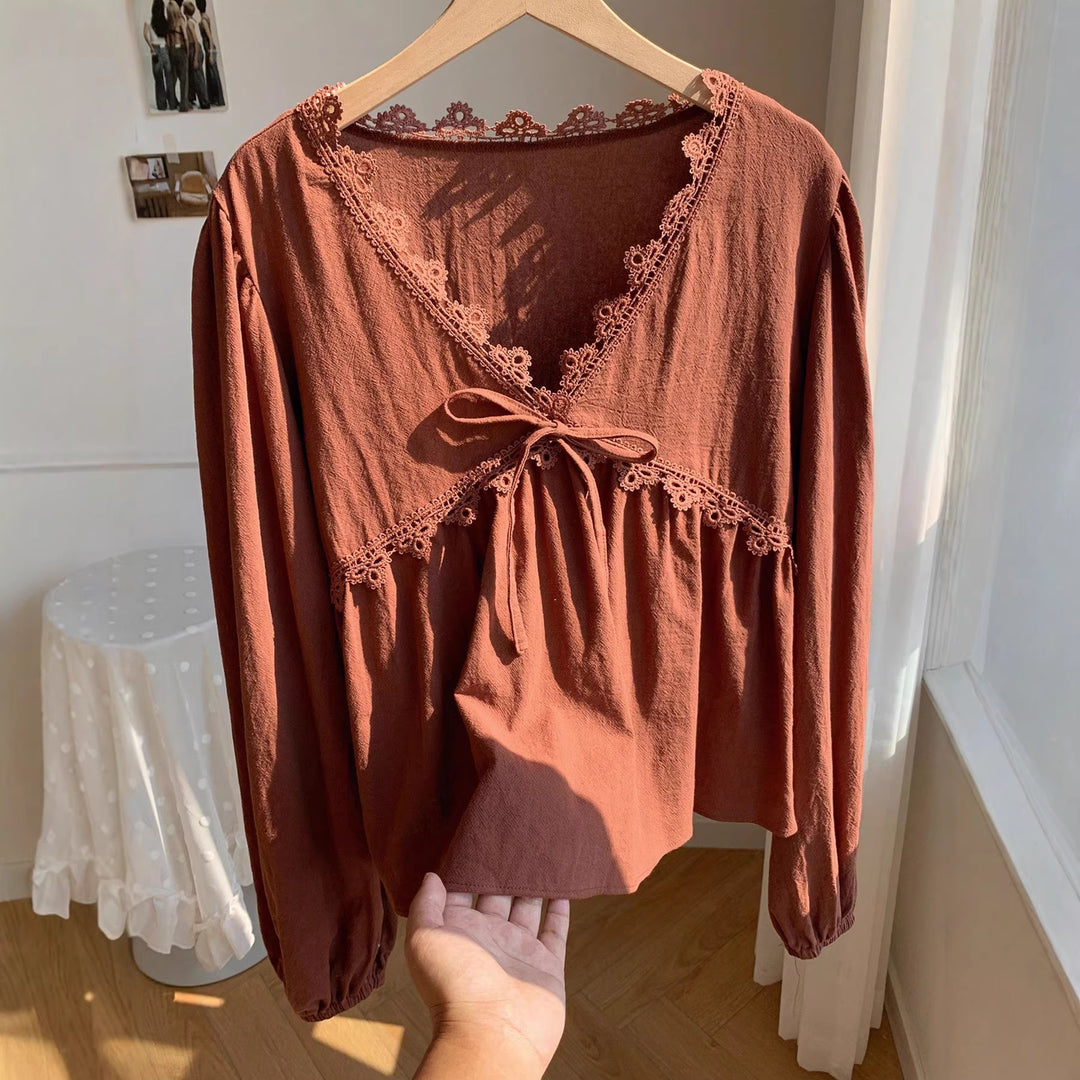 Damen Kurzbluse im Empire‑Schnitt mit V‑Ausschnitt, Spitzenbesatz und Bindeschleife Shop Nory