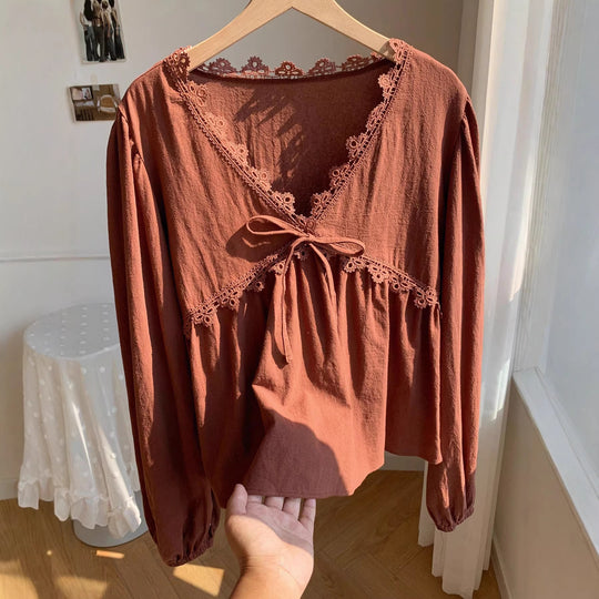 Damen Kurzbluse im Empire‑Schnitt mit V‑Ausschnitt, Spitzenbesatz und Bindeschleife Shop Nory