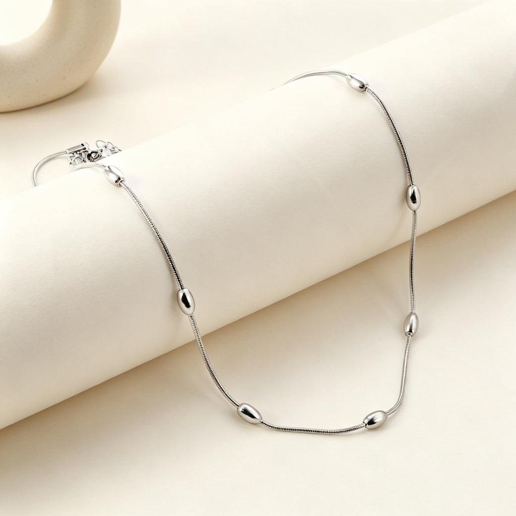 Damen elegante Halskette aus antiallergischem Edelstahl mit feinen, gewölbten Elementen Shop Nory