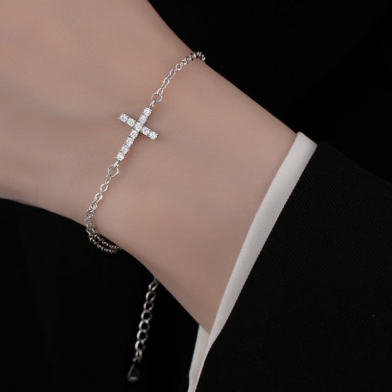 Damenarmband mit funkelndem Kreuzanhänger Shop Nory