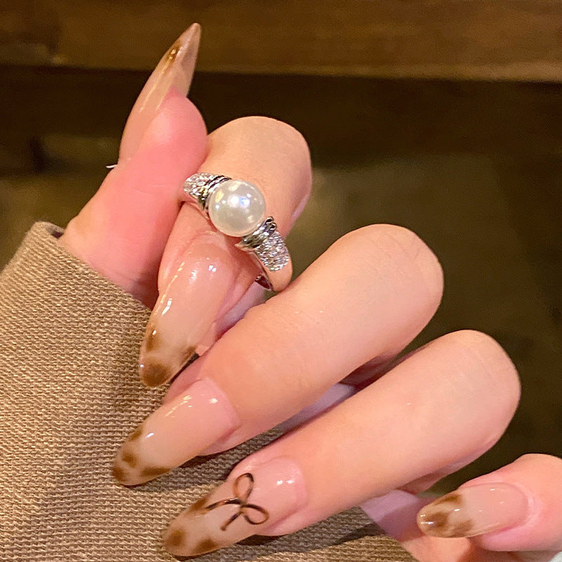 Damen Ring mit elegantem Perlen-Motiv und funkelnden Zirkonia Shop Nory