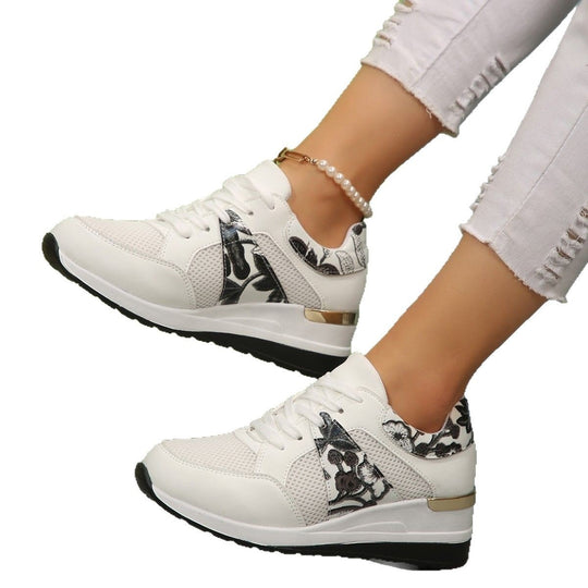 Damen Keil-Sneaker mit floraler Stickerei, Mesh-Einsätzen und Metallapplikation Shop Nory