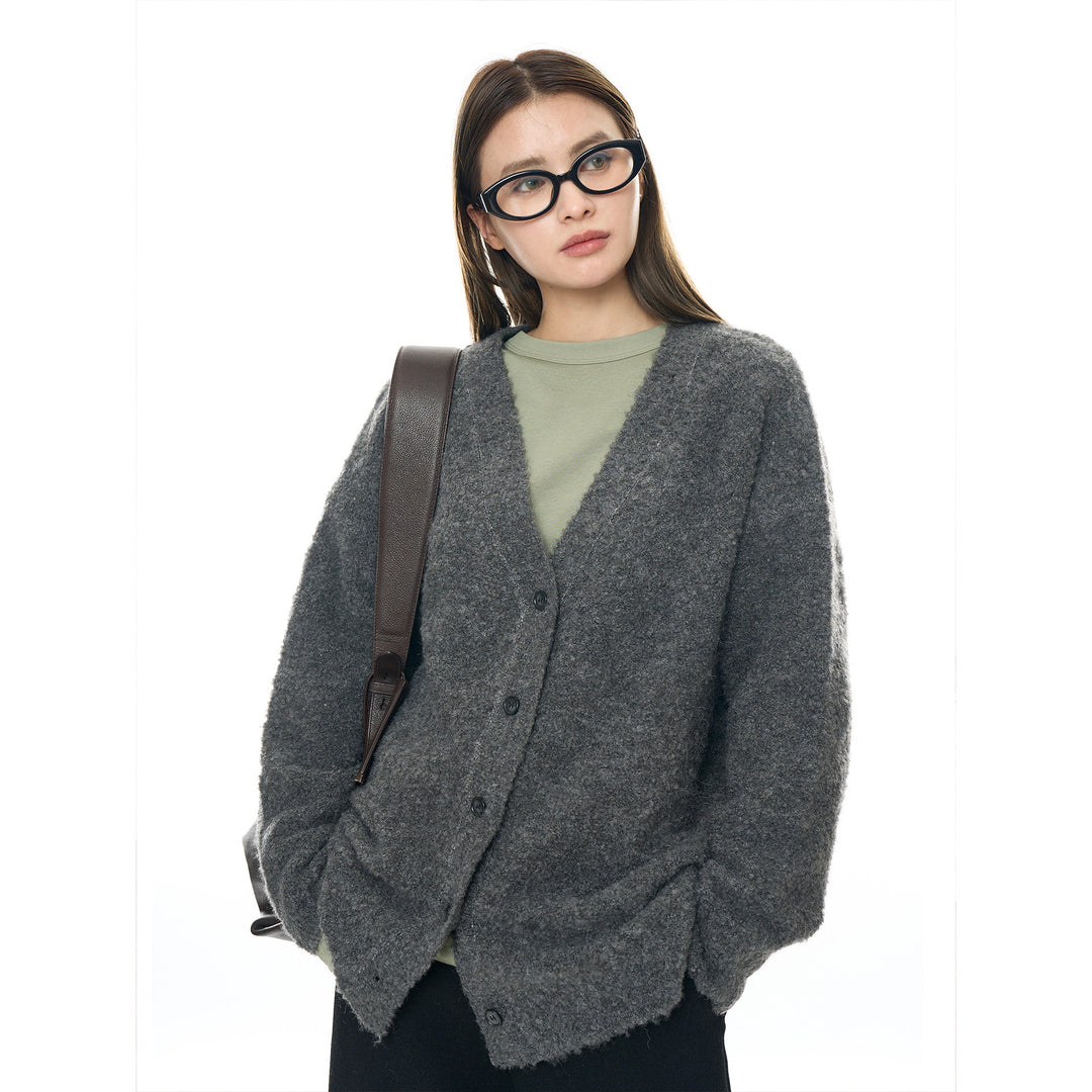 Damen Boxy‑Cardigan aus fluffigem Bouclé‑Wollmix mit tiefem V und Knopfleiste Shop Nory