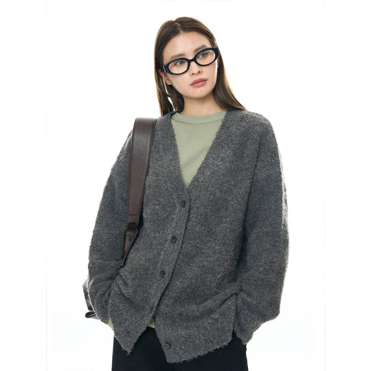 Damen Boxy‑Cardigan aus fluffigem Bouclé‑Wollmix mit tiefem V und Knopfleiste Shop Nory