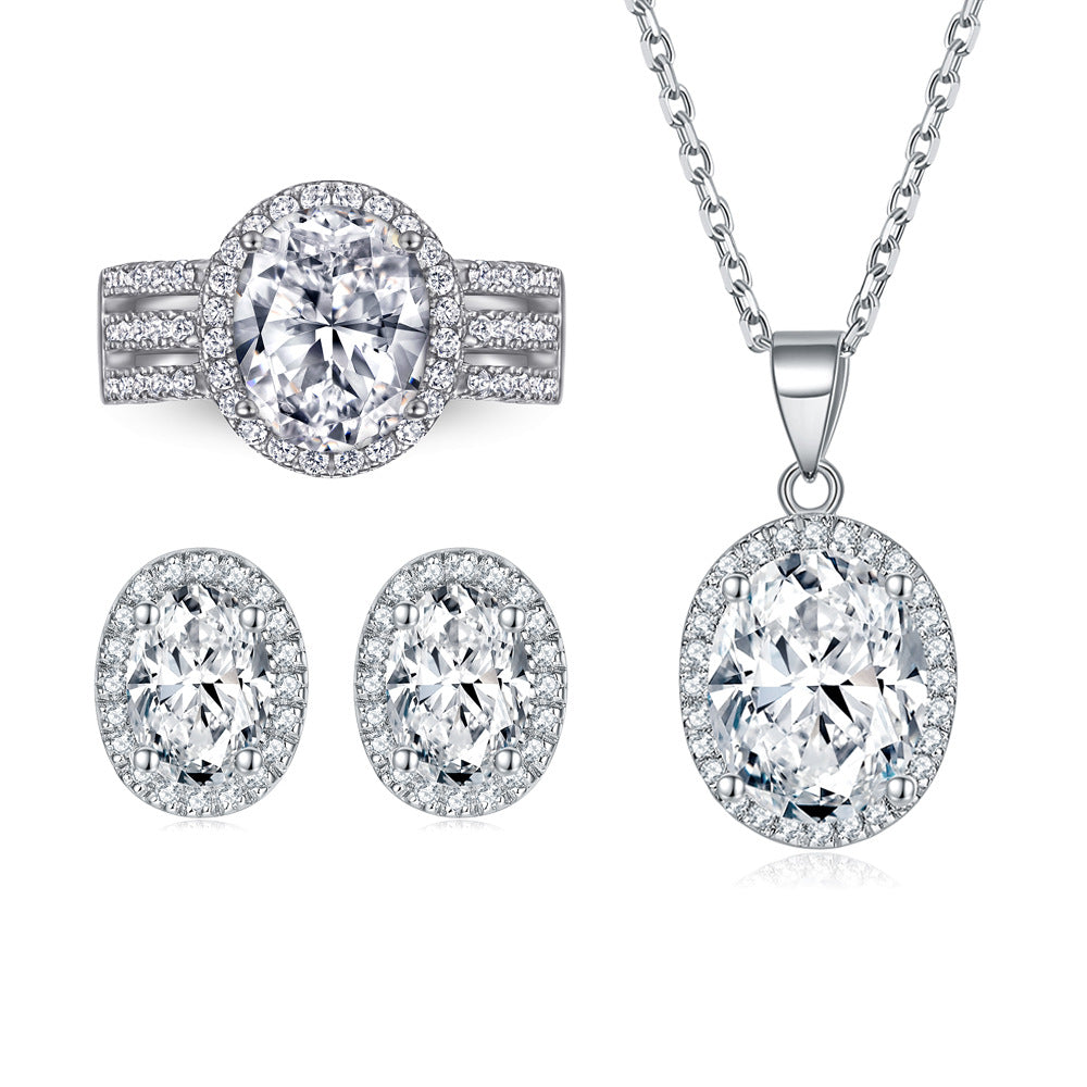 Damen Verlobungsring mit quadratischem Hauptstein und umlaufendem Zirkonia-Besatz Shop Nory