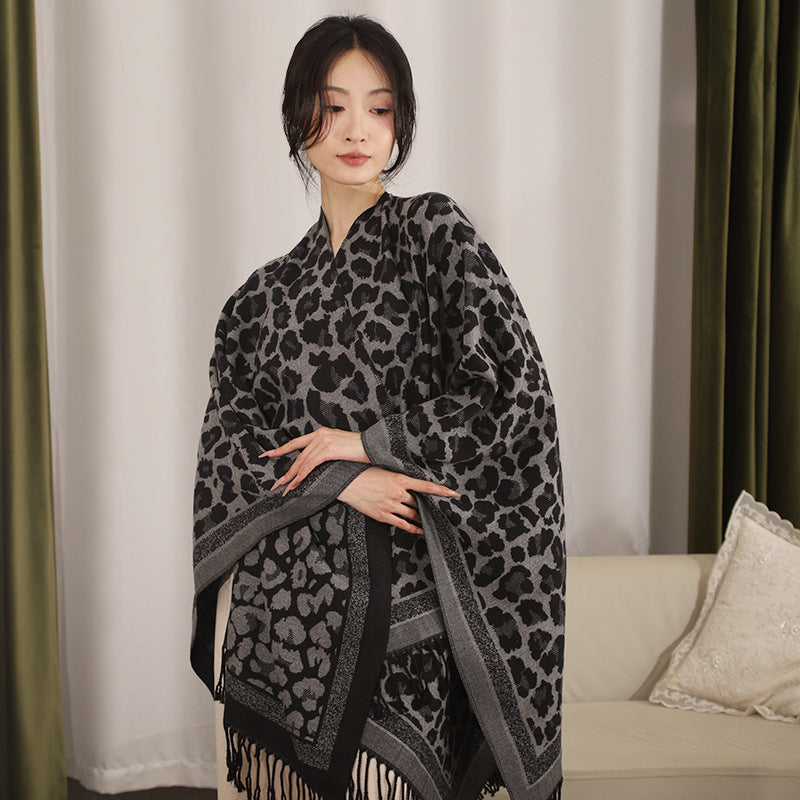 Damen Eleganter Jacquard-Überwurf mit Leopardenjacquard und Fransen Shop Nory