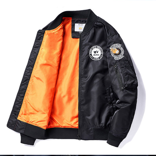 Herren leichte Piloten-Bomberjacke mit Badge‑Applikationen, Ärmeltasche und gerippten Bündchen Shop Nory
