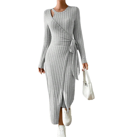 Damen geripptes Midikleid mit Wickeloptik, Taillenbindegürtel, One-Shoulder Cutout und seitlichem Beinschlitz Shop Nory