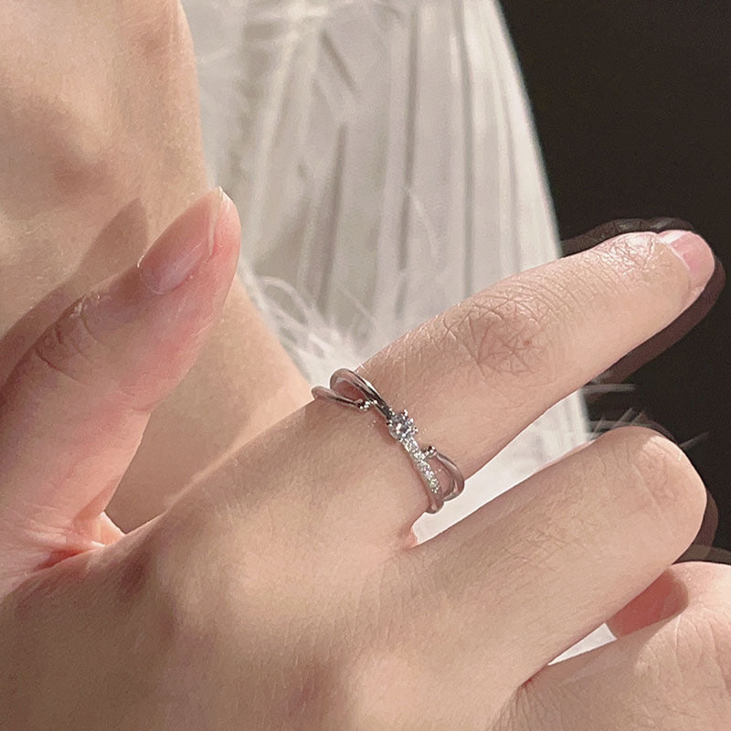 Damen moderner Ring mit elegantem Design und funkelndem Zirkonia Shop Nory