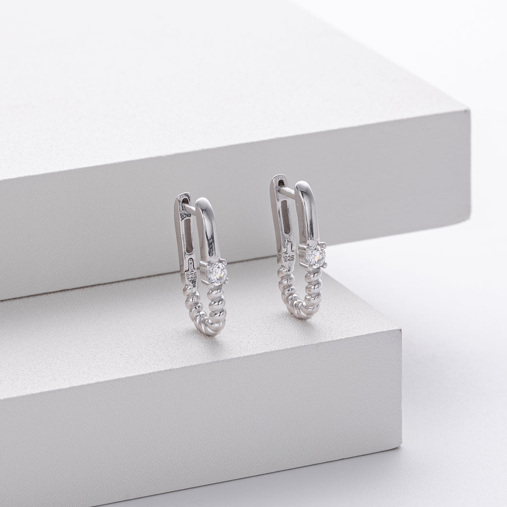 Damen Ohrhänger mit elegantem Twisted-Design und hochwertigem Zirkonbesatz Shop Nory