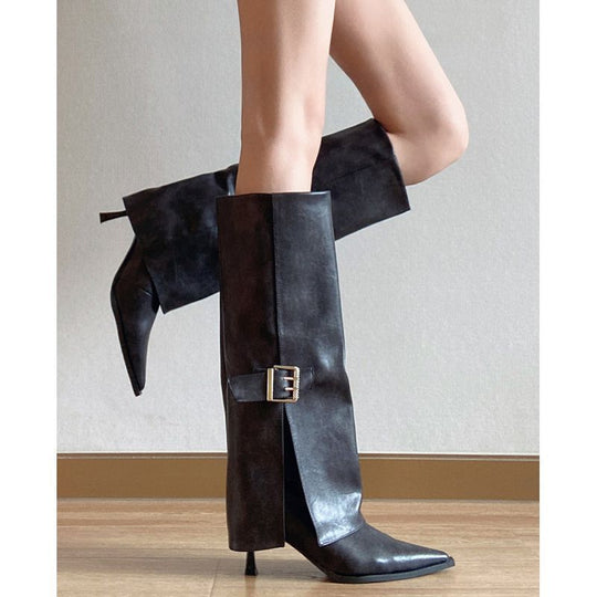 Damen kniehohe Lederoptik‑Stiefel mit spitzer Zehenpartie, schlankem Stiletto und seitlicher Zierschnalle Shop Nory