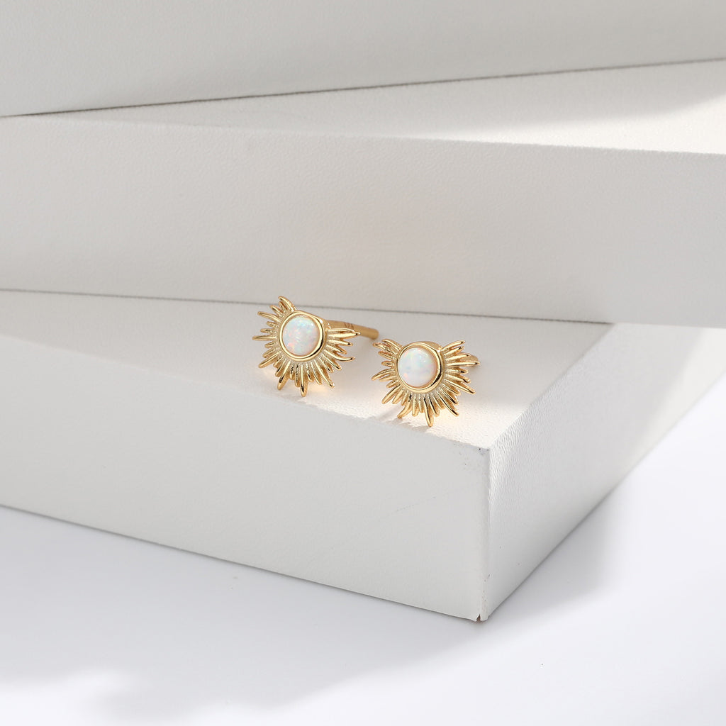 Damen Ohrstecker im modernen Sonnenmotiv mit hochwertigem Zirkonbesatz Shop Nory
