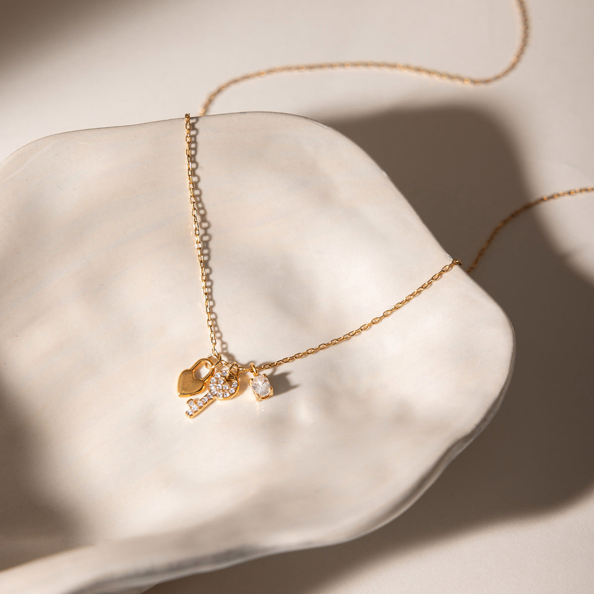 Damen Halskette mit elegantem Stiefelanhänger und verstellbarem Edelstahl Shop Nory