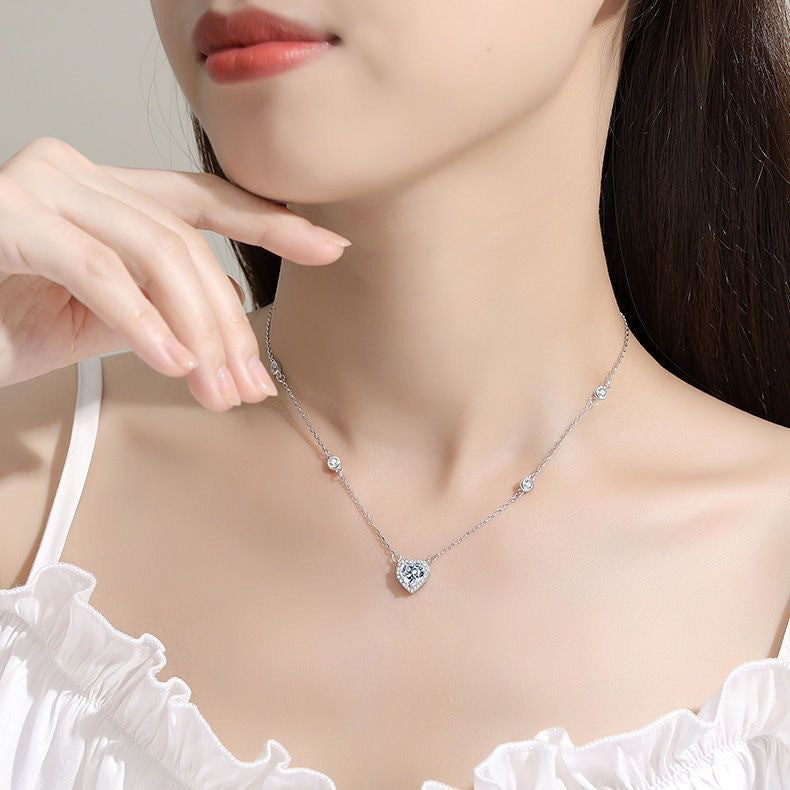 Damen Herzanhänger-Halskette mit funkelnden Zirkonia und eleganter Silberkette Shop Nory