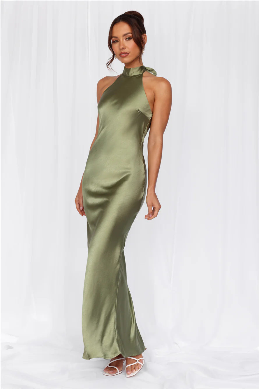 Damen Elegantes Satin-Maxikleid mit hohem Kragen und körpernahem Schnitt Shopnory