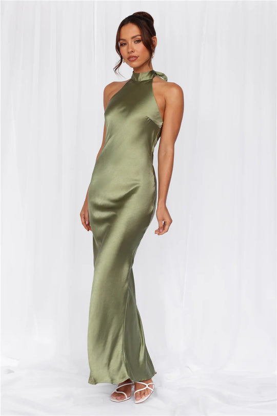 Damen Elegantes Satin-Maxikleid mit hohem Kragen und körpernahem Schnitt Shopnory