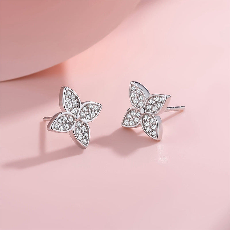 Damen Ring mit filigranem Blumen-Design und funkelnden Zirkonia Shop Nory
