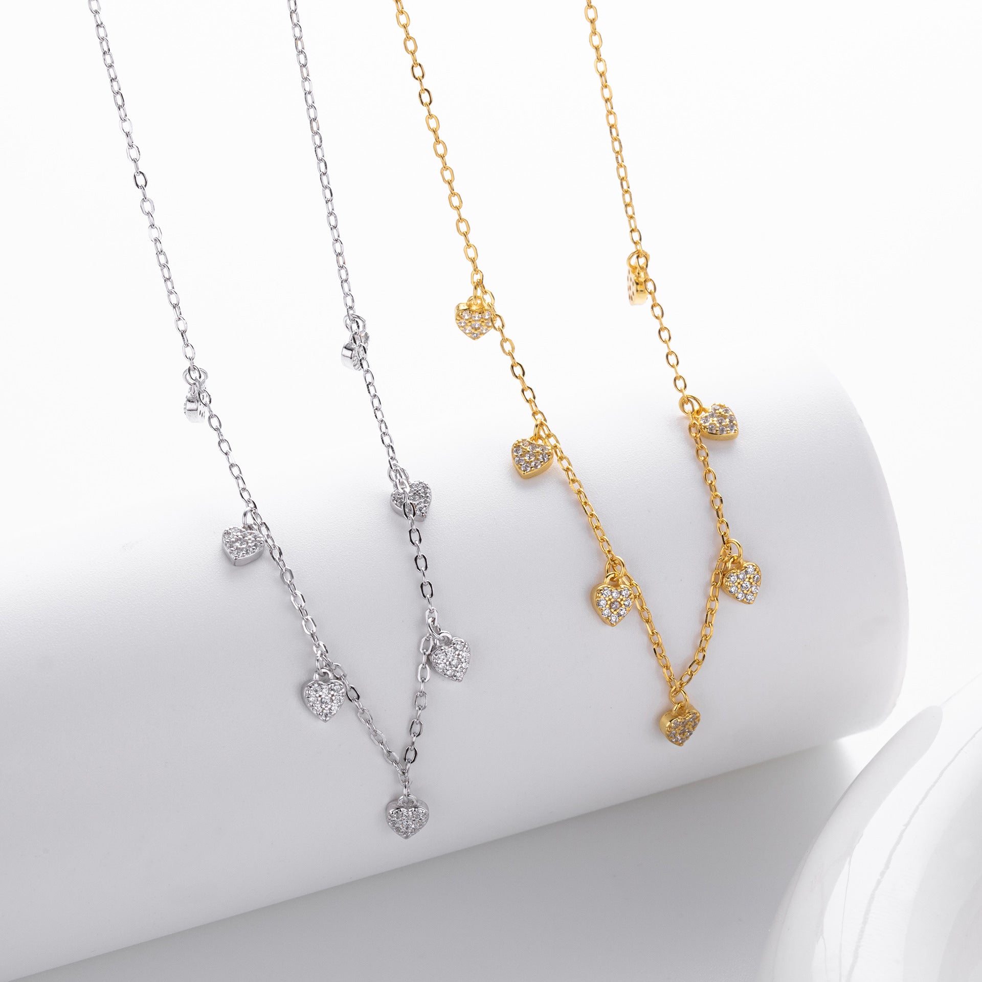 Damen Halskette mit herzförmigen Zirkonanhängern und feiner Gliederung Shop Nory