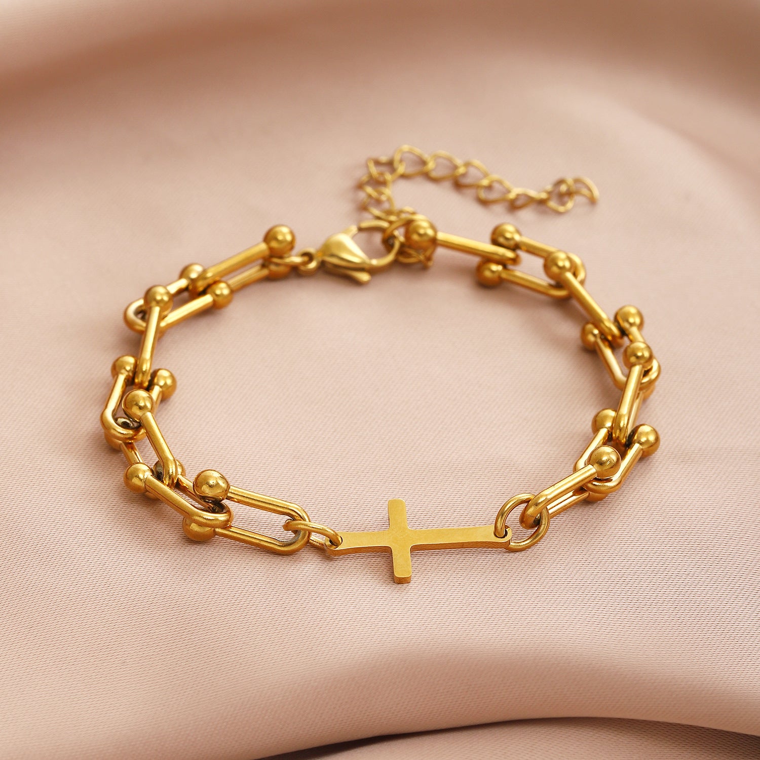 Damenarmband mit außergewöhnlichem Kreuzdesign Shop Nory