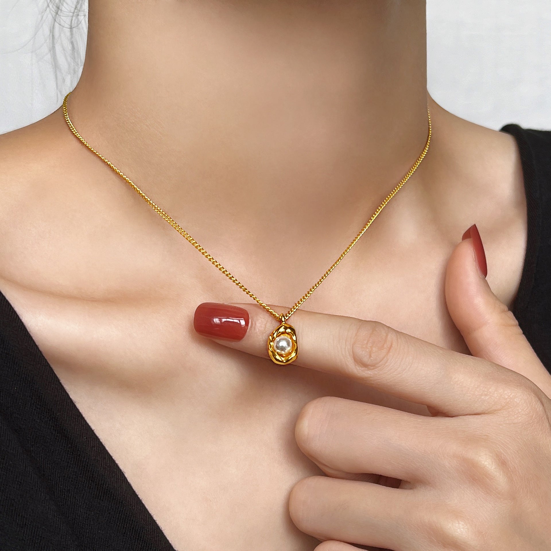 Damen elegante Halskette mit einzigartigem Anhänger aus Perlen und hochwertiger Vergoldung Shop Nory