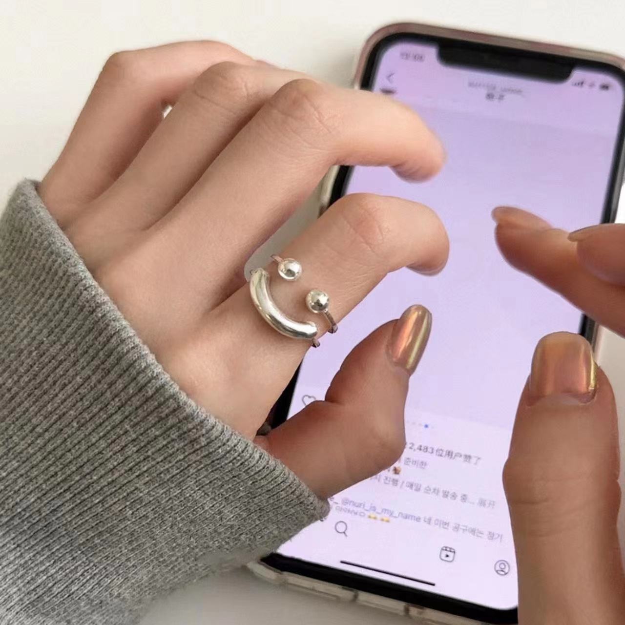 Damenring mit künstlerischem, minimalistischen Design und funkelnden Akzenten Shop Nory