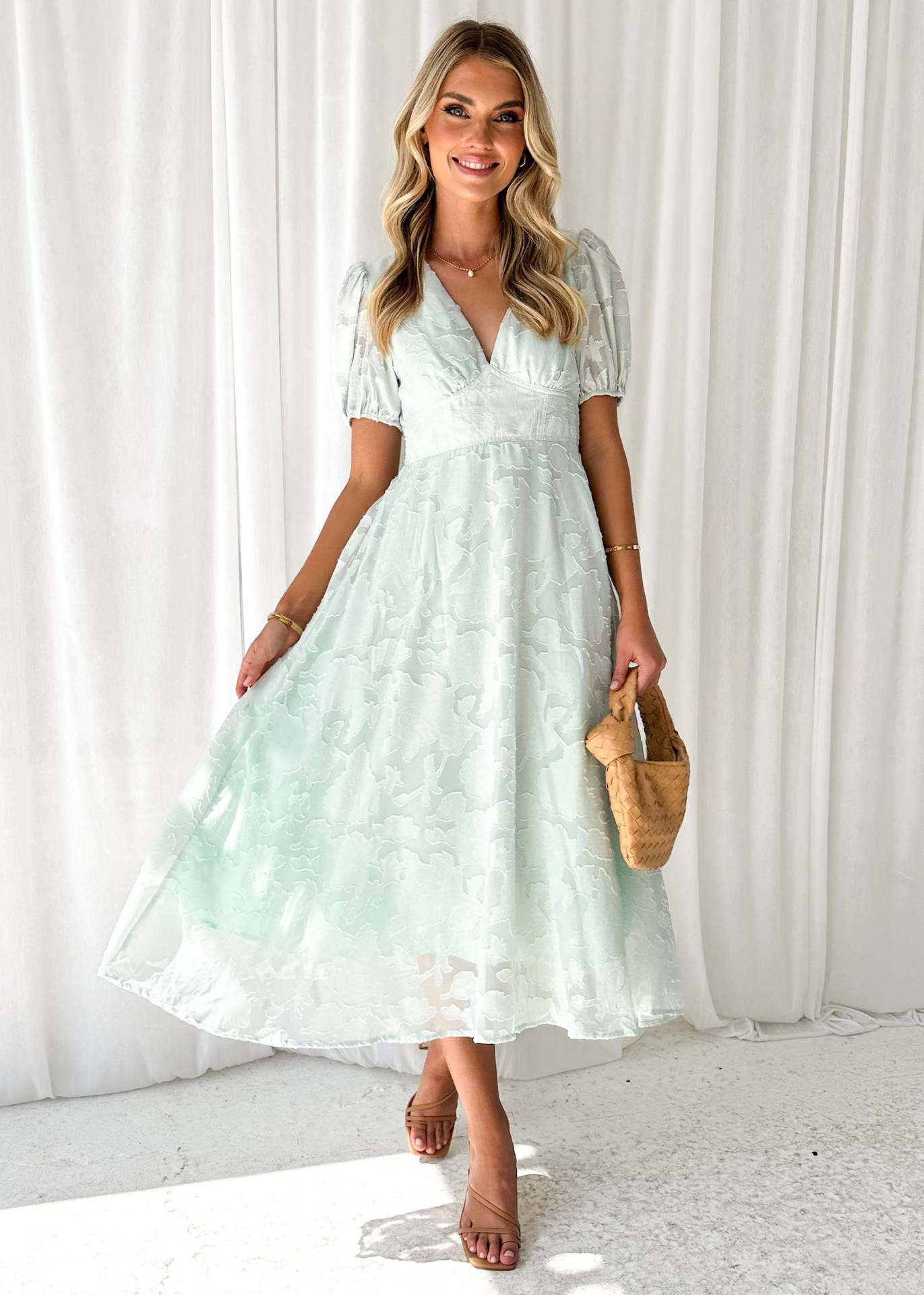 Damen Maxikleid mit floralen Akzenten und voluminösen Puffärmeln