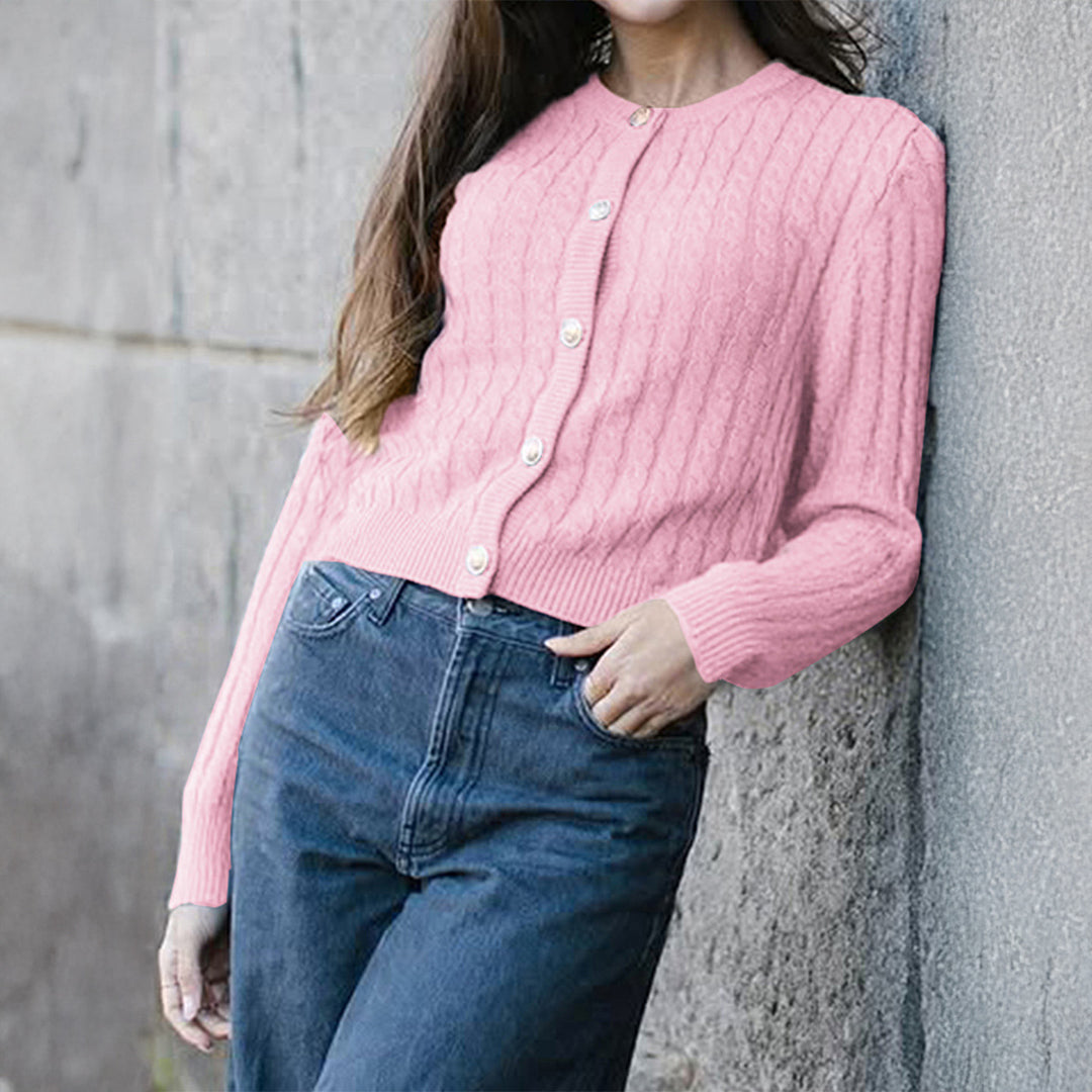 Damen nan cropped Zopfstrick-Strickjacke mit dekorativen Medaillonknöpfen und Rundhalsausschnitt Shop Nory