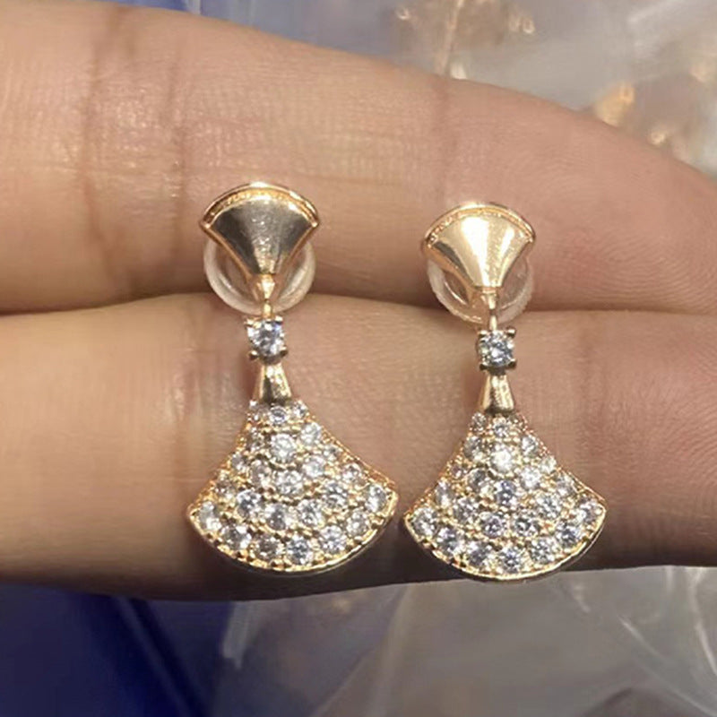 Damen Ohrringe mit funkelndem Fächerdesign und hochwertiger Zirkonia-Besetzung Shop Nory