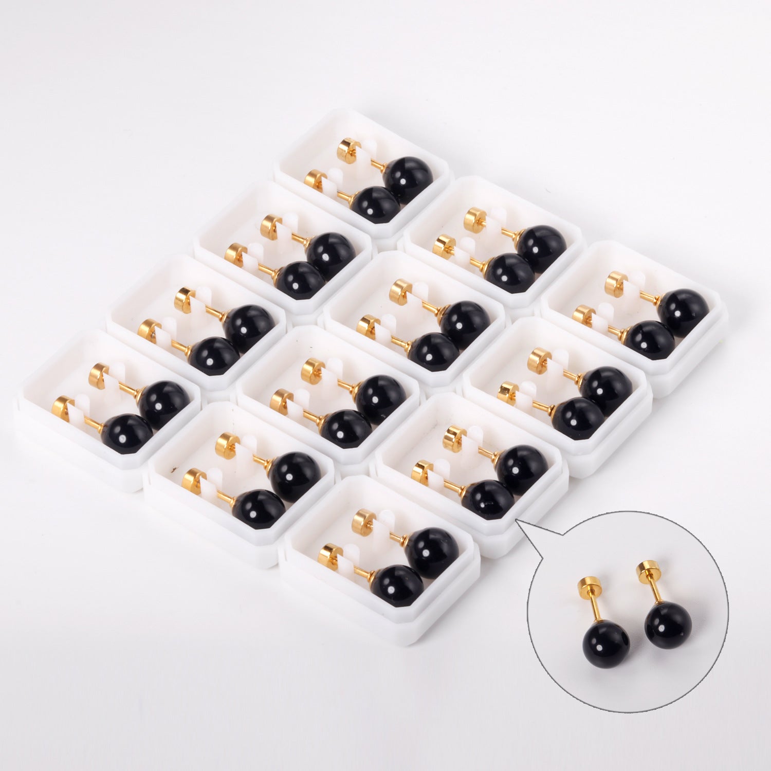 Damen Ohrstecker mit goldplattierter Edelstahl-Basis und schwarzem Perlenanhänger Shop Nory