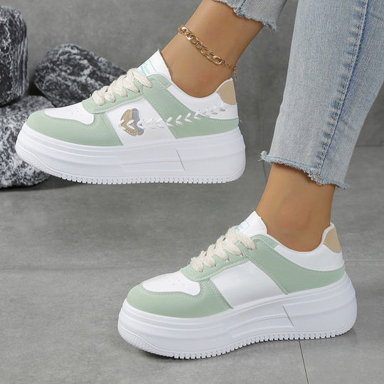 Damen Sneakers mit Komfort-Plateausohle und modischen Details