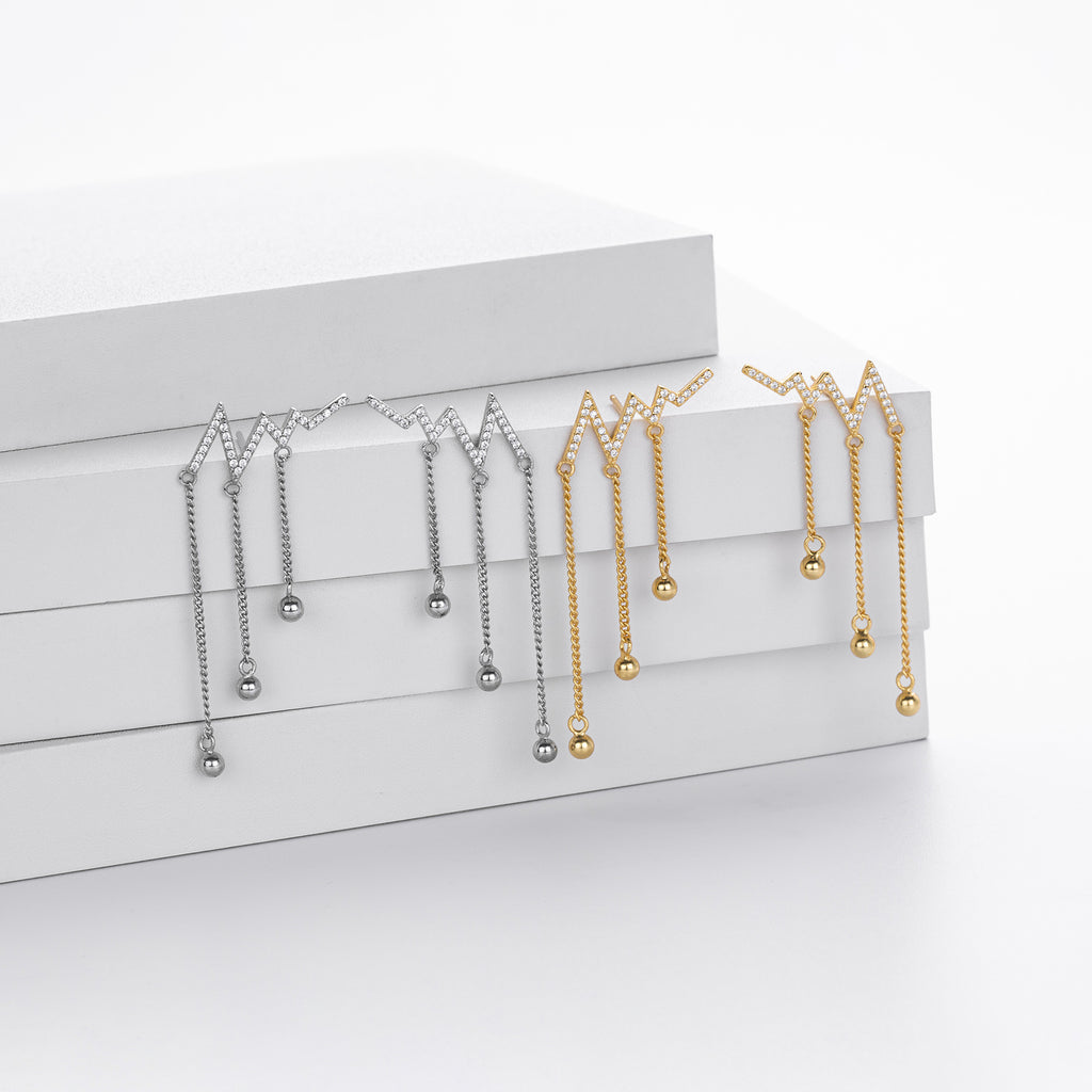 Damen Ohrhänger im modernen Zickzackdesign aus 925er Sterlingsilber mit funkelnden Zirkonen Shop Nory