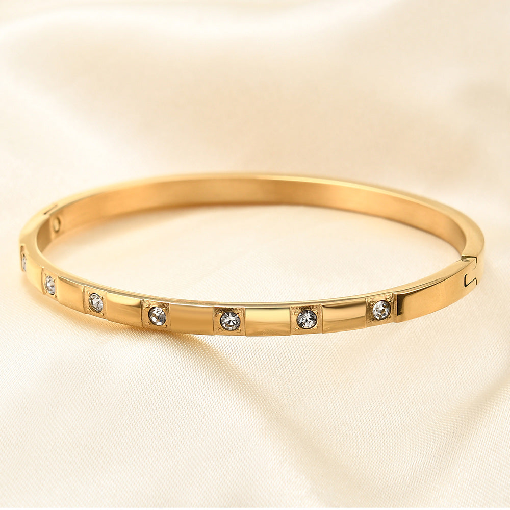 Damen Armreifen mit funkelndem Zirkoniabesatz und elegantem Design Shop Nory