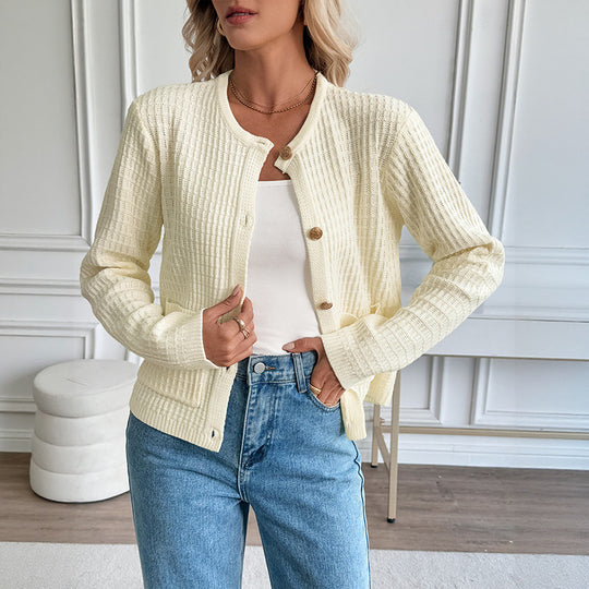 Damen Strukturiertes Feinstrick-Cardigan mit Rundhals, Holzknöpfen und aufgesetzten Taschen Shop Nory