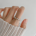 Damenring mit modernem geometrischen Design und filigranen Akzenten Shop Nory