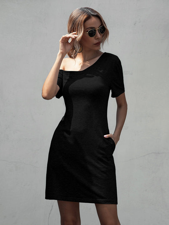 Damen Kleid mit asymmetrischem Ausschnitt und bequemen Schnitt Shopnory