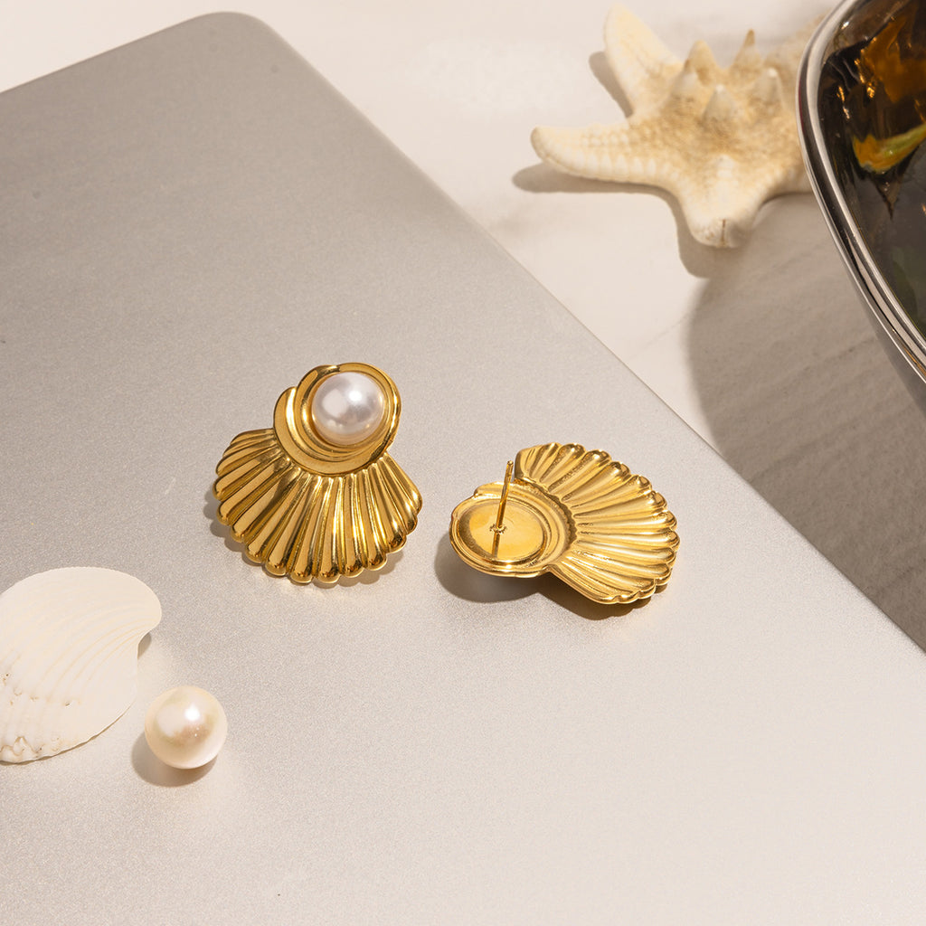 Damen Ohrstecker im Muscheldesign mit Perle Shop Nory