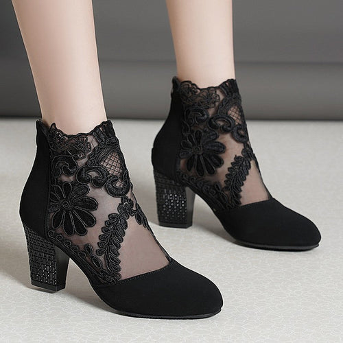 Damen elegante Ankle-Stiefel mit feiner Spitze und komfortablem Blockabsatz Shopnory