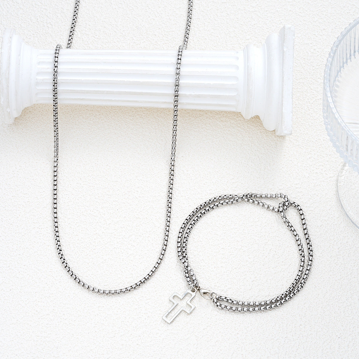 Damenarmband mit filigraner Kreuzverzierung Shop Nory