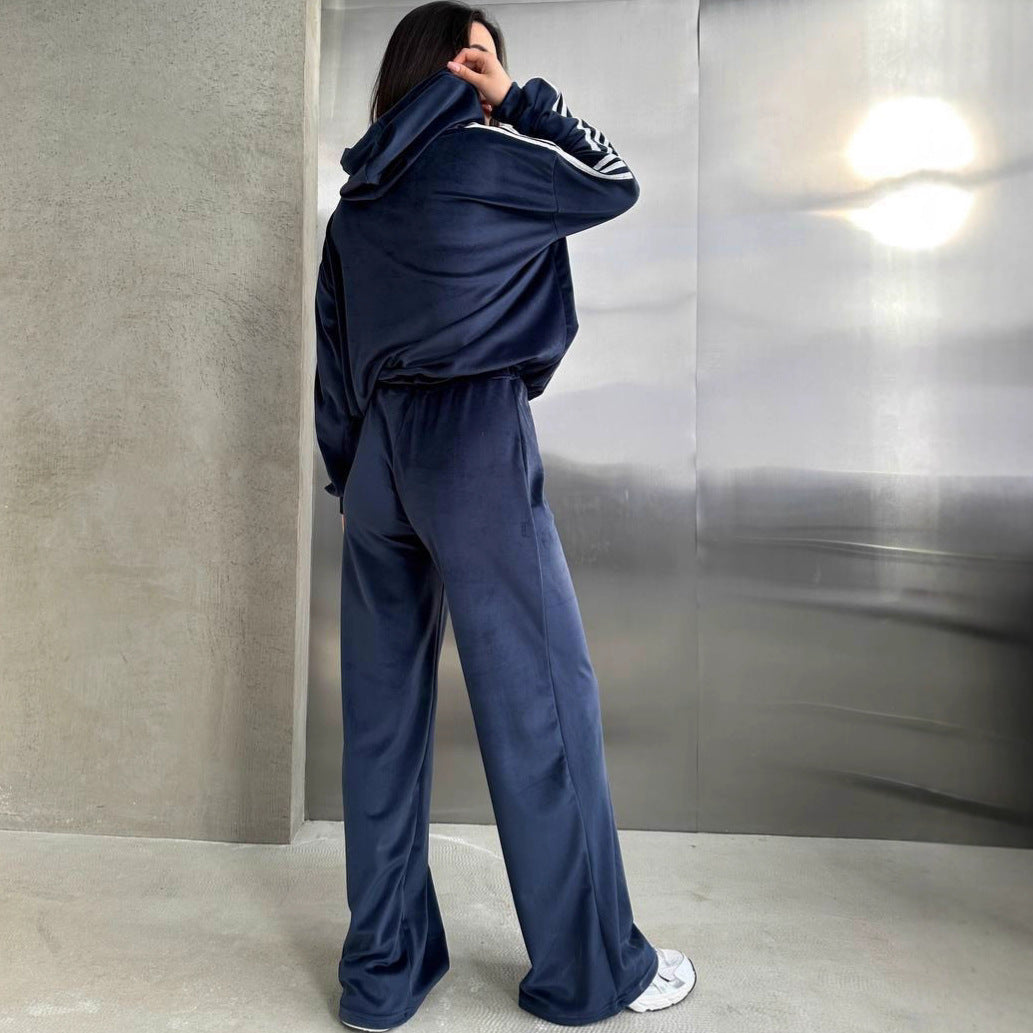 Damen Velours-Zweiteiler mit Cropped-Kapuzenpullover, sportiven Ärmeln und weiter Palazzo-Hose Shop Nory