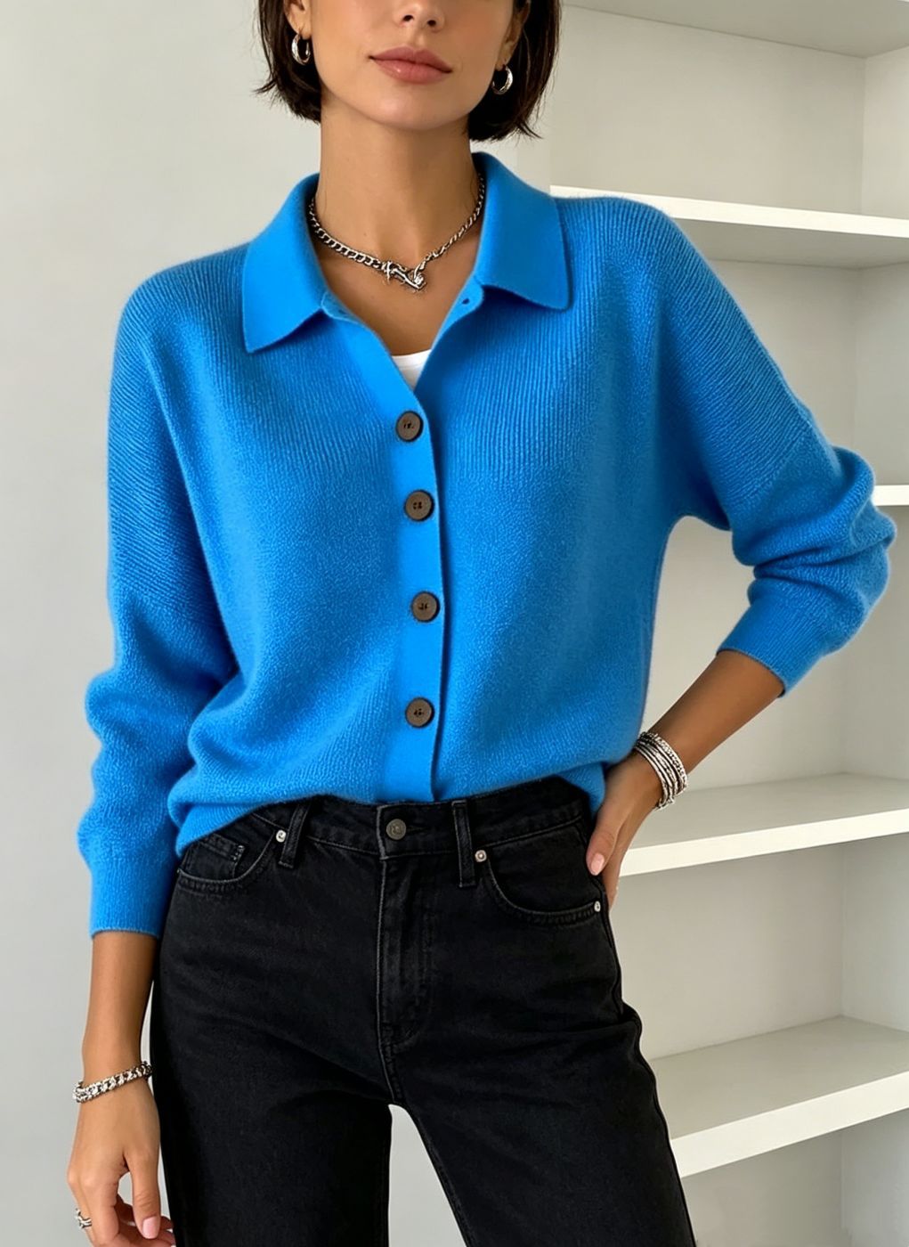 Damen Feinstrick-Cardigan mit Hemdkragen, entspannter Silhouette und Holzknöpfen Shop Nory