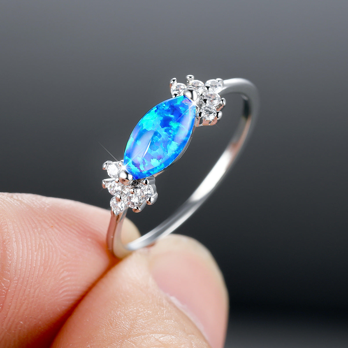 Damen Ring mit schillerndem Opal und funkelnden Zirkonia Shop Nory