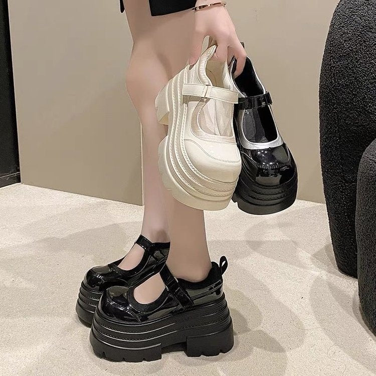 Damen Plateau-Mary-Jane Schuhe mit glänzender Oberfläche und verstellbarem Riemen